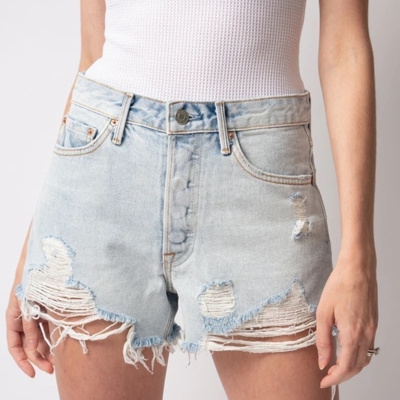 GRLFRND NWT Helena Light Wash Jean Shorts 25 - Picture 1 of 9